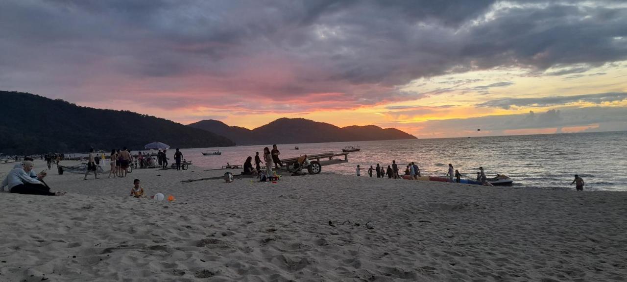 Airbnb At Sri Sayang Batu Ferringhi Beach Ngoại thất bức ảnh